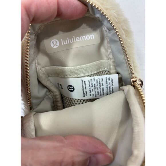Lululemon NWT Everywhere Backpack Nano Plush Fleece in Natural Ivory/Gold One Si - Picture 6 of 8